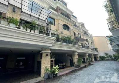 Evanston Thonglor 25