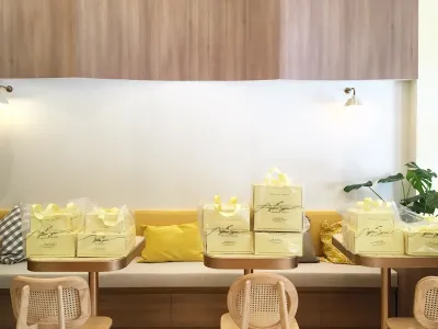 Yellow Spoon Ekkamai