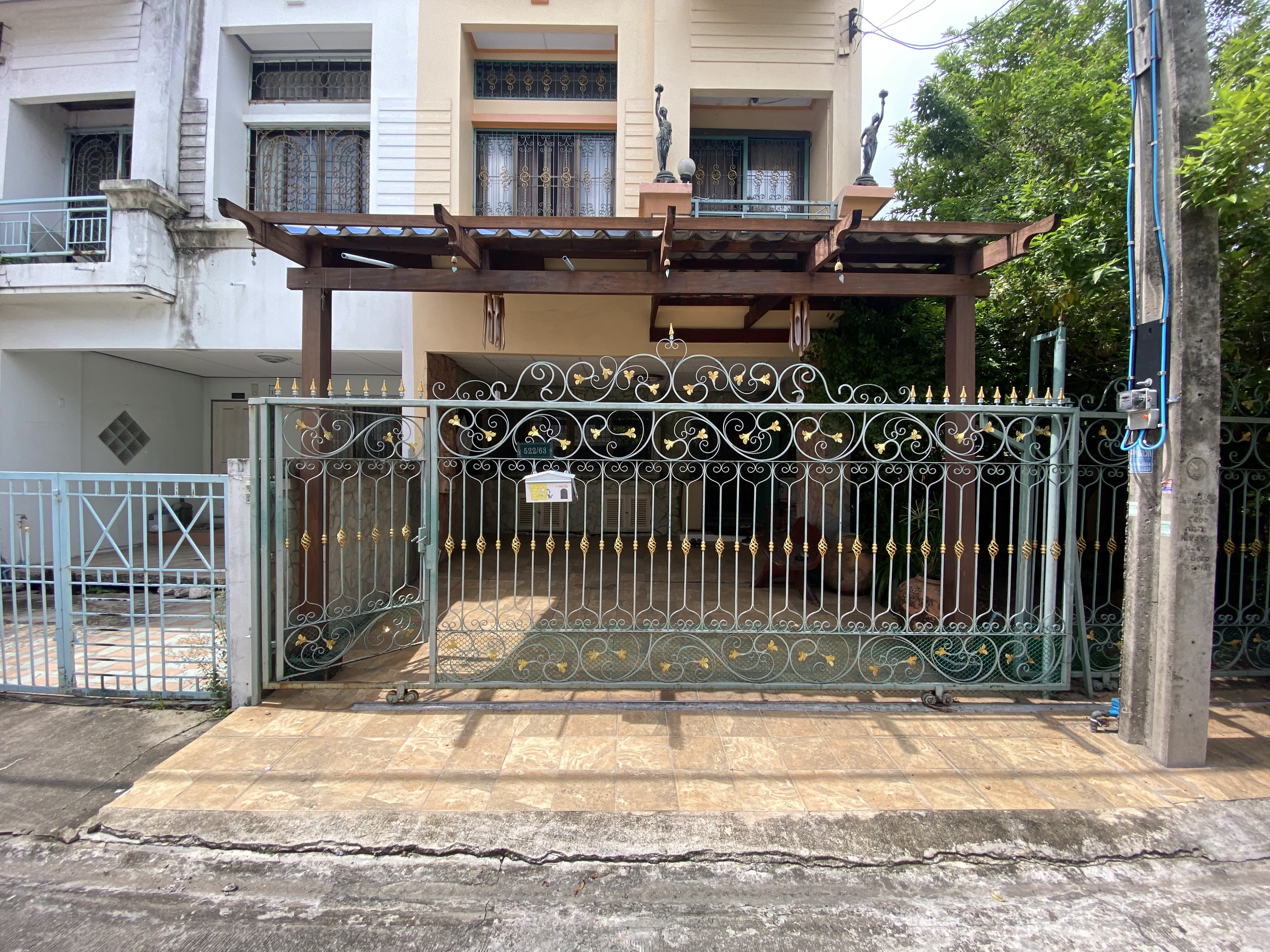 Ban Klang Muang Ratchada-Meng Chai 1