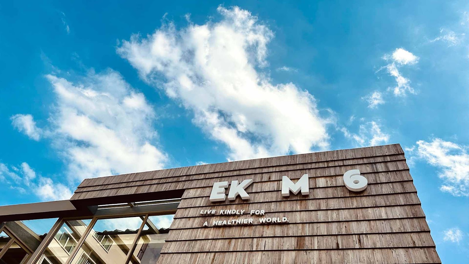 EKM6 ( Every Kind Moment @ ekamai soi 6)