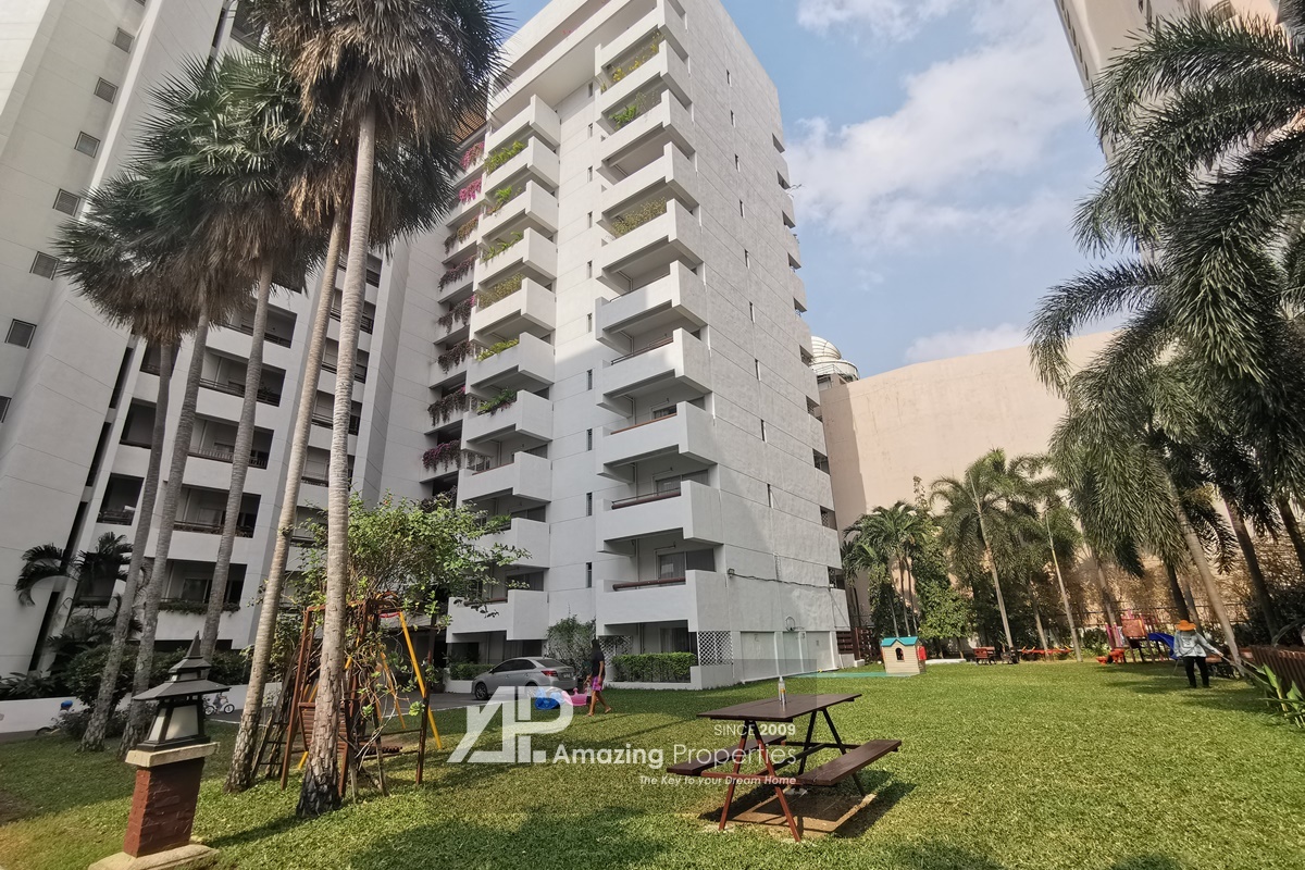 Esmeralda Apartment Sathon