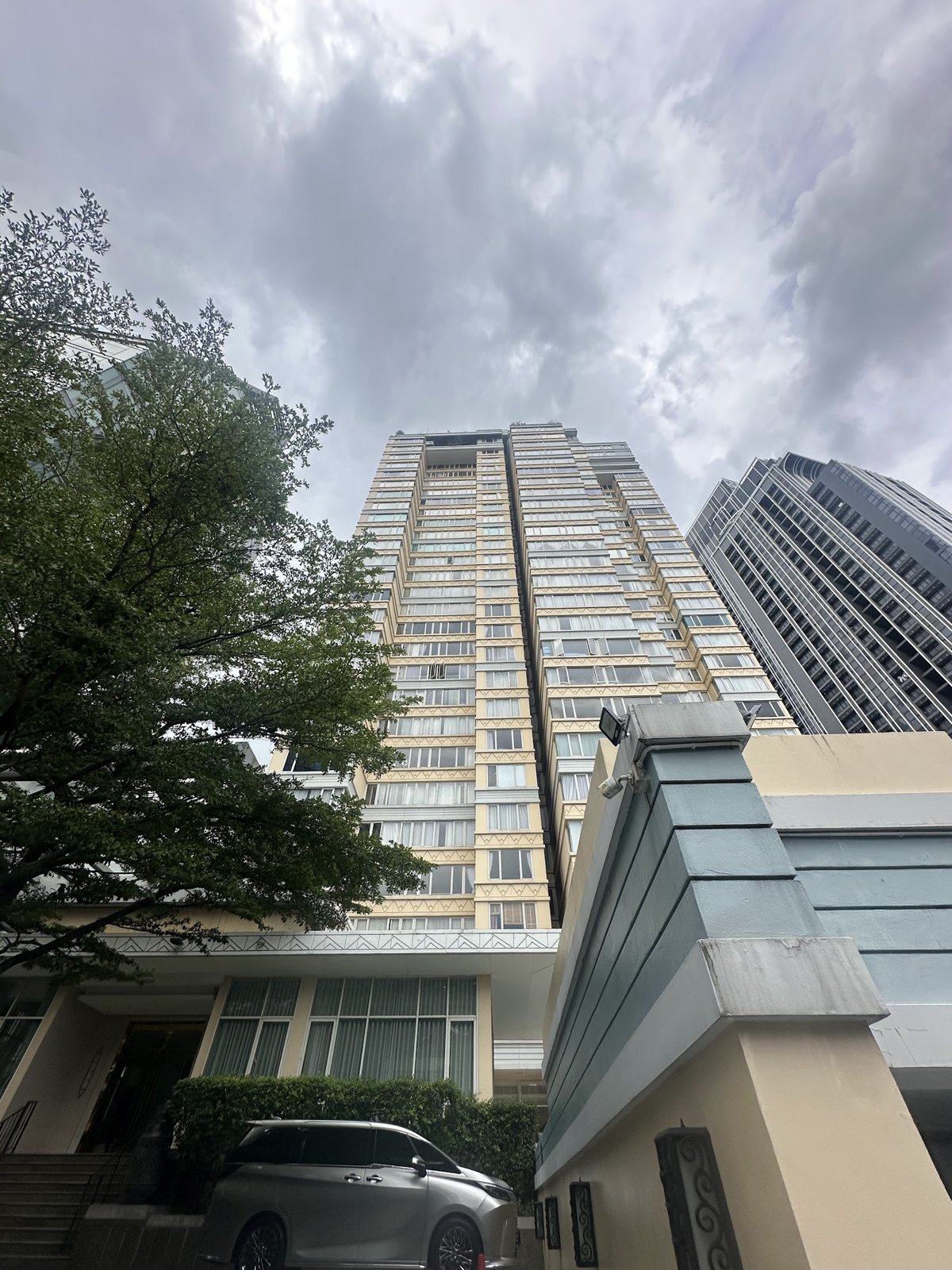 Hampton Thonglor 10 10