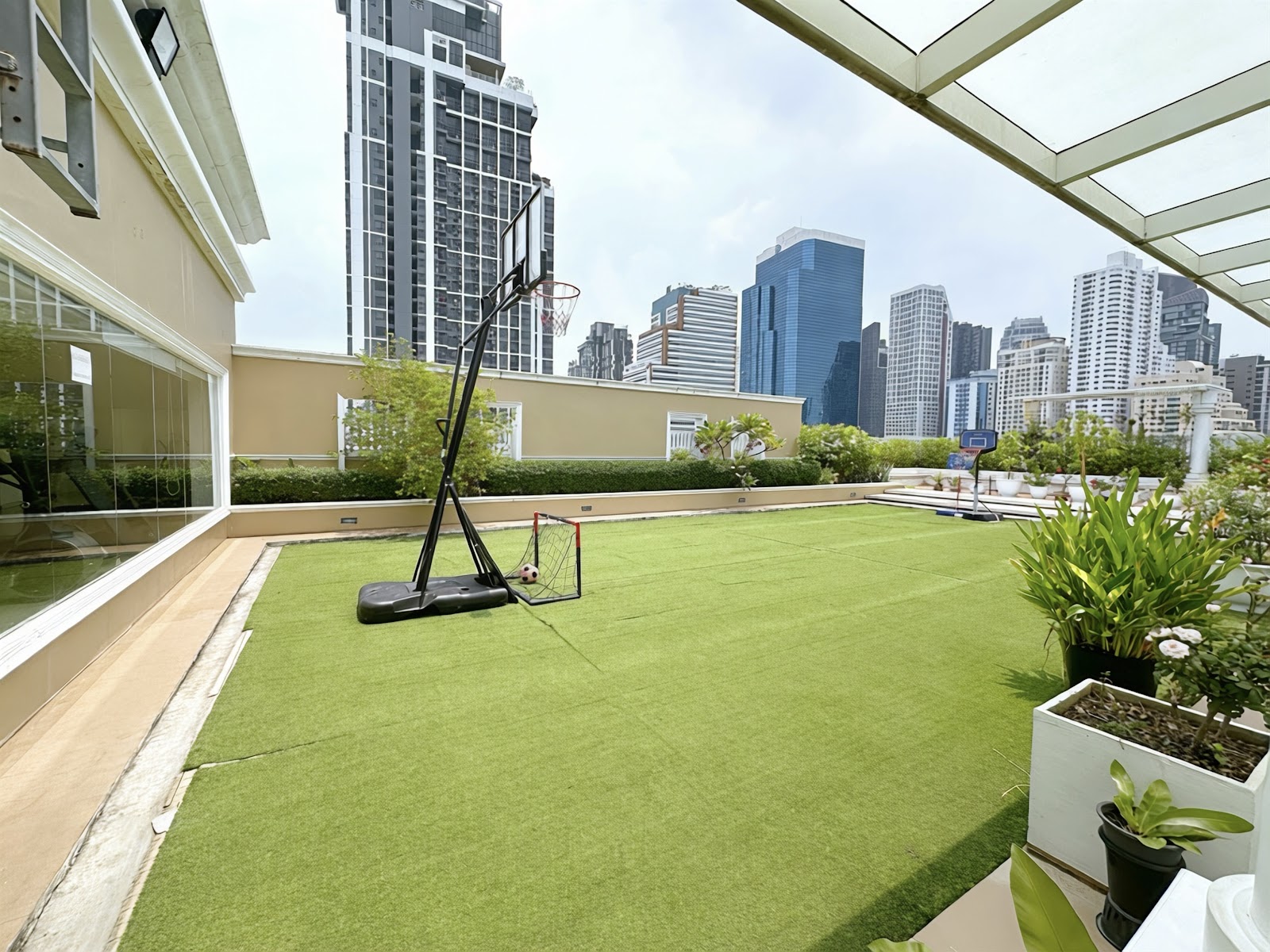 LE NICE CONDO