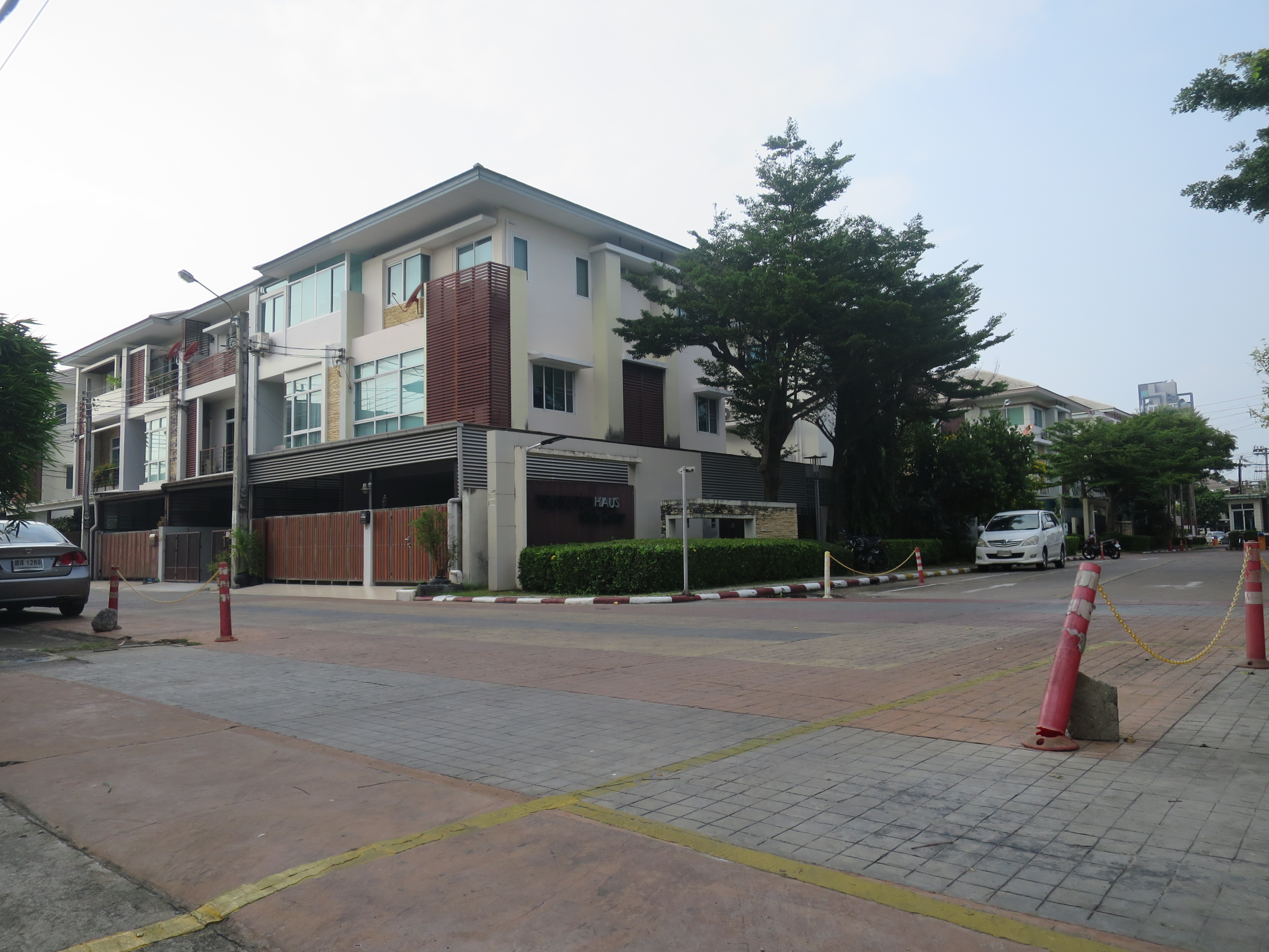 Thanapat Haus Sathorn-Narathiwas