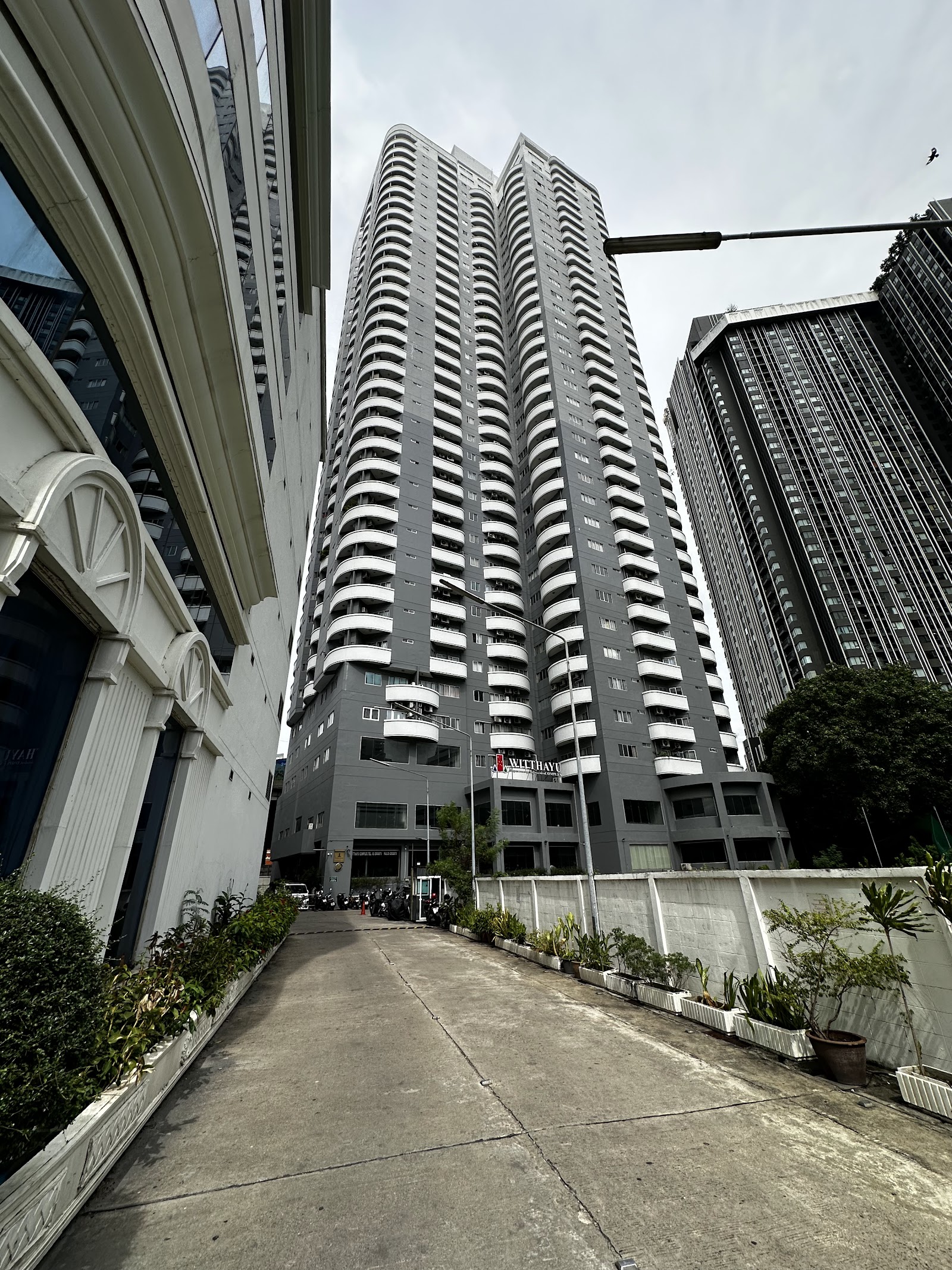 Witthayu Complex