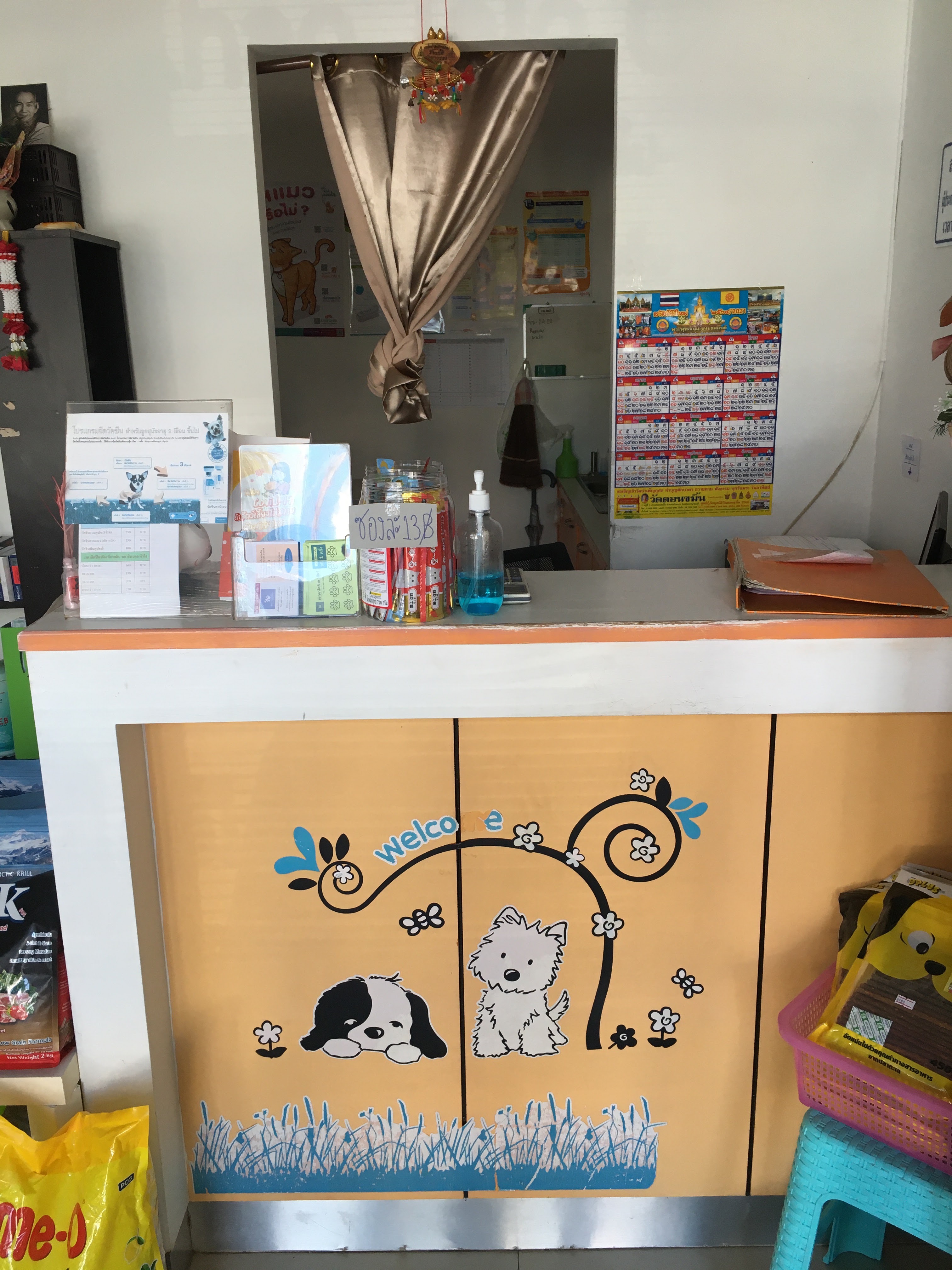 Khao Talo treats animals