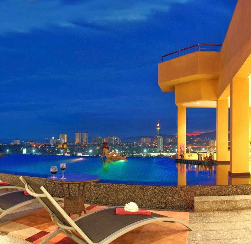 Siam Royal View Pattaya main entrance