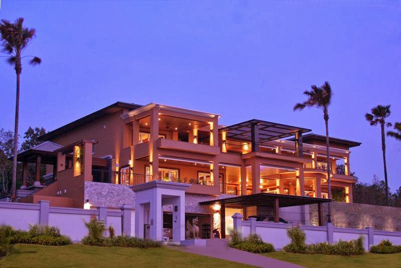 Siam Royal View Pattaya main entrance