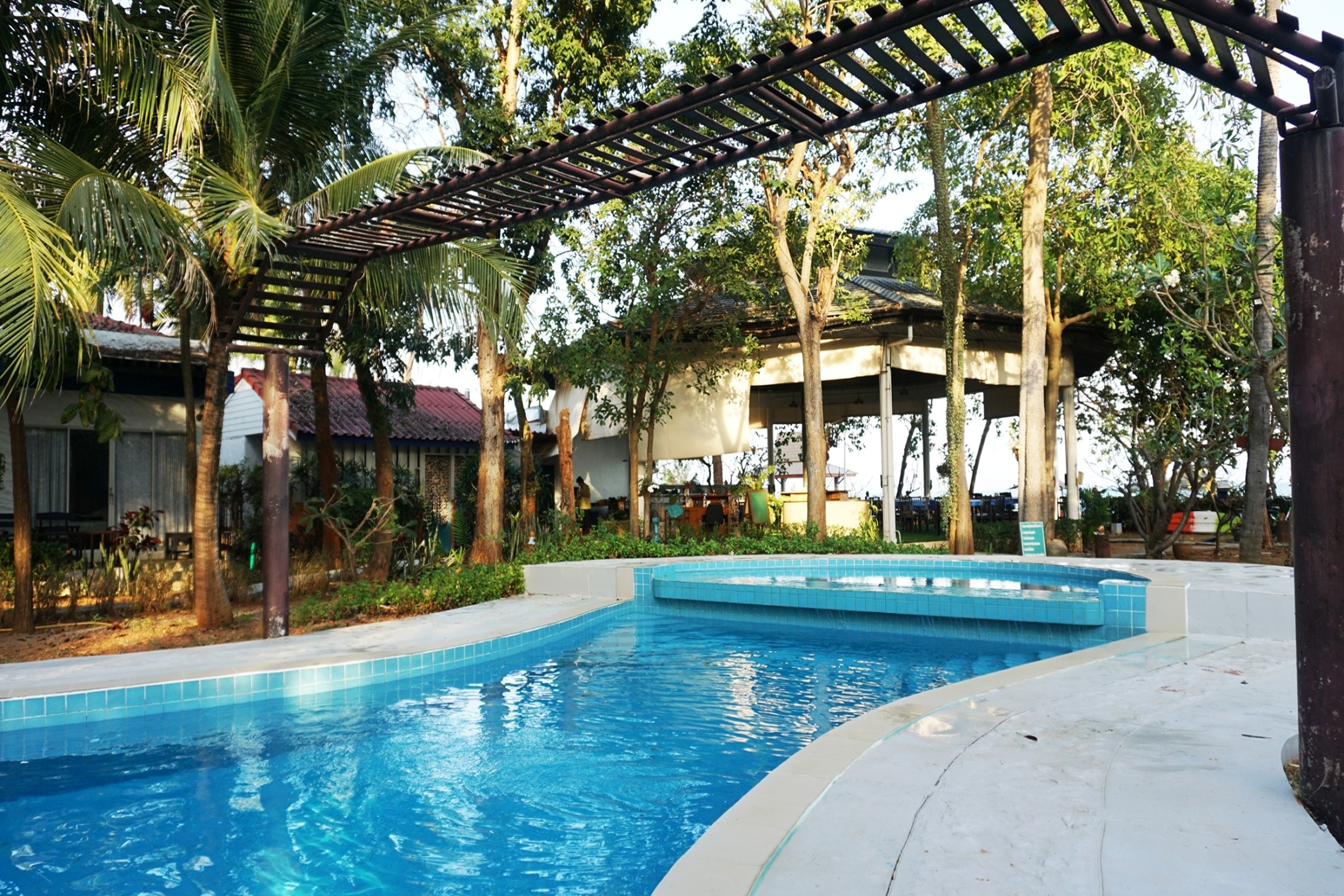 Kalamona Seaview Resort