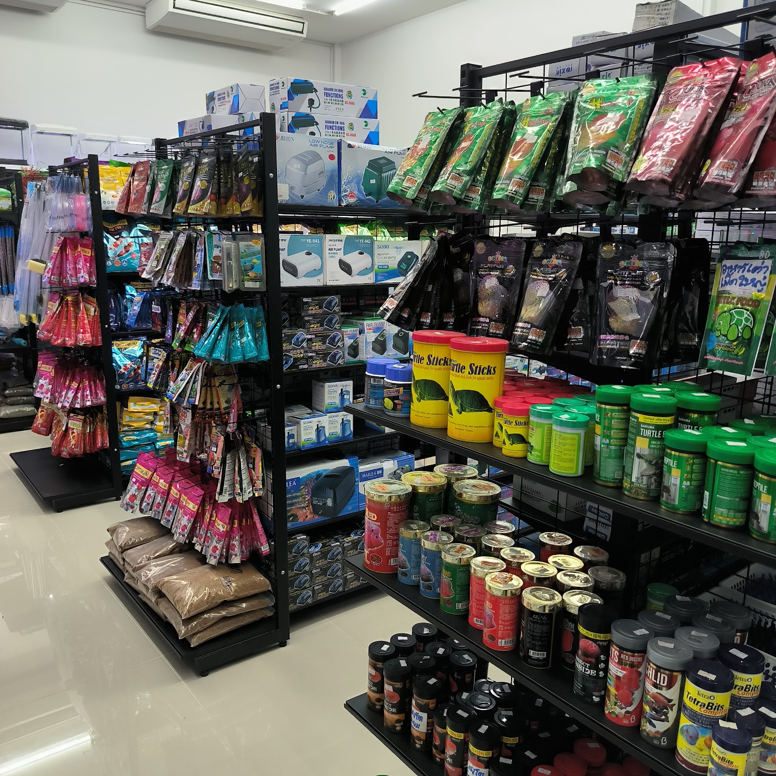Rayong Pet Mart Fish Tank
